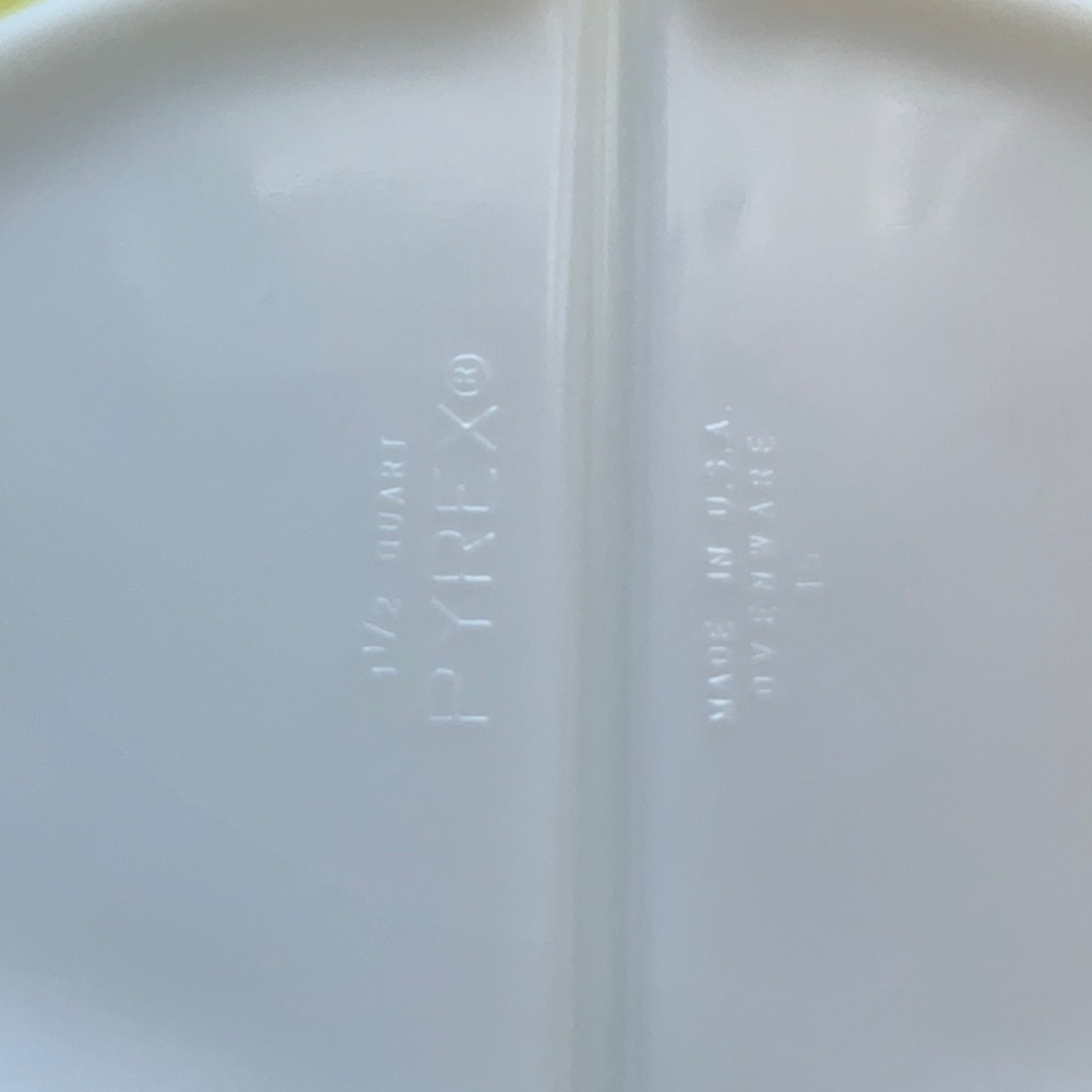 Pyrex Divided Casserole Dish - Picture 5 of 7
